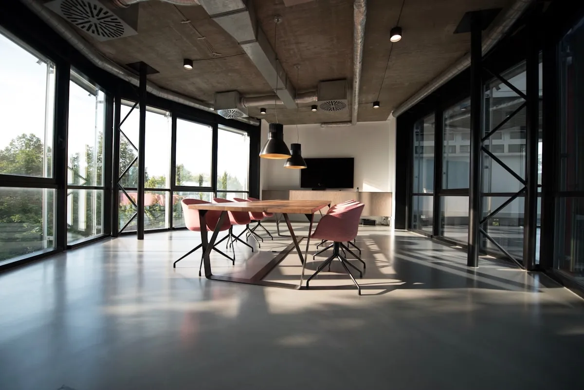 Sala de reuniones de la oficina (foto de referencia)